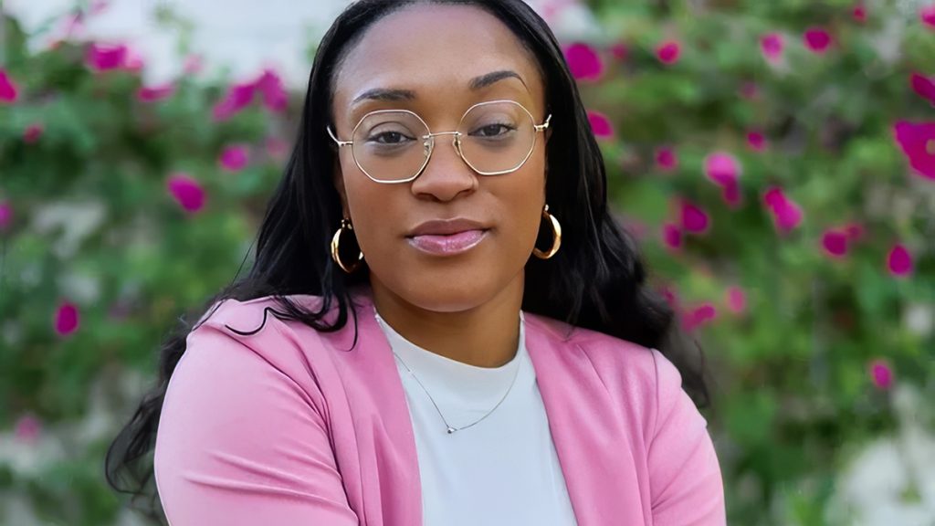 Teja Foster, Get Social